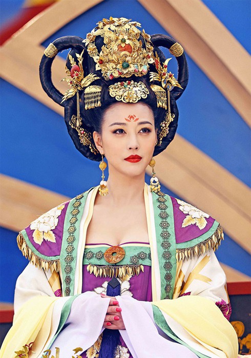 Võ Tắc Thiên gây sốt với dàn mỹ nhân gợi cảm - ảnh 6