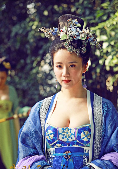 Võ Tắc Thiên gây sốt với dàn mỹ nhân gợi cảm - ảnh 7