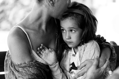 Con gái bị xâm hại: Chuyện đau mà phải kể - ảnh 1