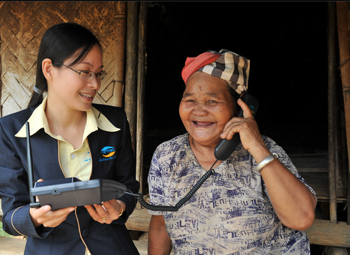 Chùm ảnh: Nụ cười người dân tộc thiểu số với chiếc alo - ảnh 2