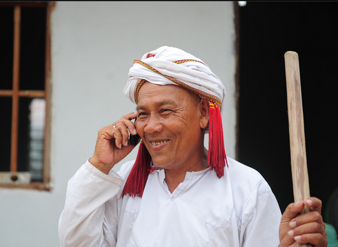 Chùm ảnh: Nụ cười người dân tộc thiểu số với chiếc alo - ảnh 3