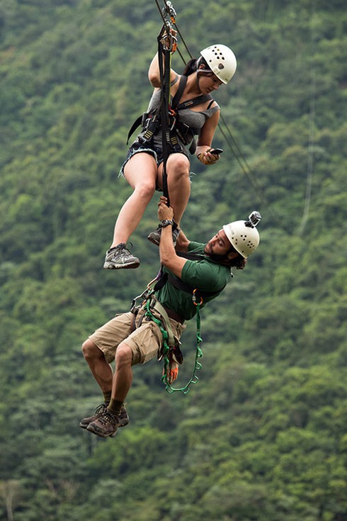 Kẻ truy sát: Kỳ trăng mật táo bạo - ảnh 1