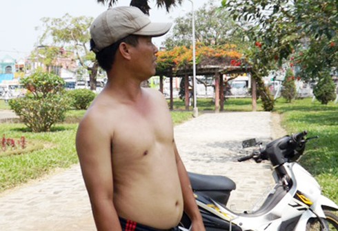 Nhảy xuống sông cứu người tự tử, quay lên bờ mất sạch tư trang - ảnh 2