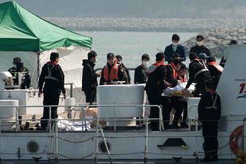 Vụ chìm phà SEWOL: Đã tìm thấy thi thể cô dâu người Việt - ảnh 1