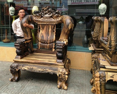 Ngắm bộ bàn ghế khủng giá 1.5 tỷ đồng - ảnh 8
