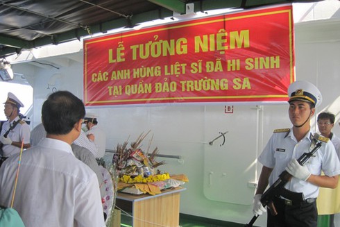 Lễ tưởng niệm các anh hùng liệt sĩ đã hi sinh tại quần đảo Trường Sa - ảnh 1
