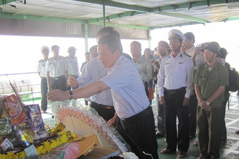 Lễ tưởng niệm các anh hùng liệt sĩ đã hi sinh tại quần đảo Trường Sa - ảnh 2