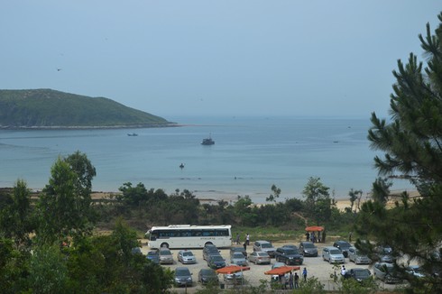 Về Vũng Chùa viếng mộ Đại tướng trong ngày vui chiến thắng - ảnh 5