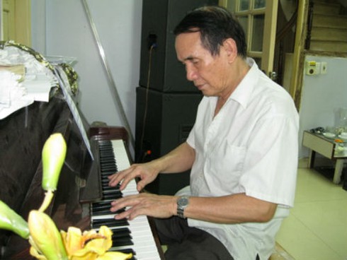 Nghe chuyện tác giả bài hát