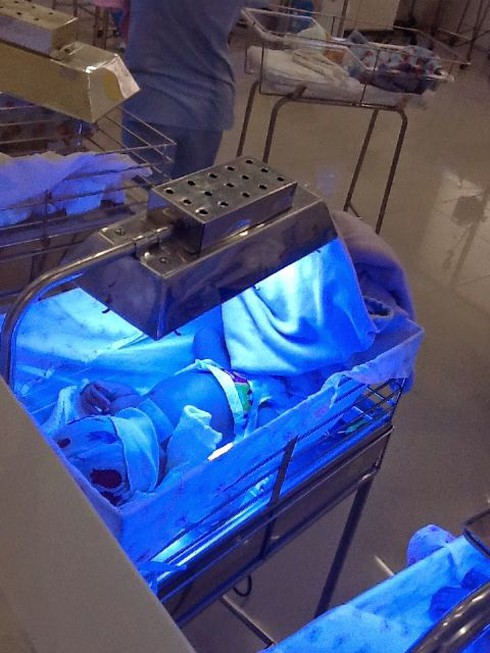 Chùm ảnh: Cảm động hành trình nuôi con của ông bố đơn thân - ảnh 1