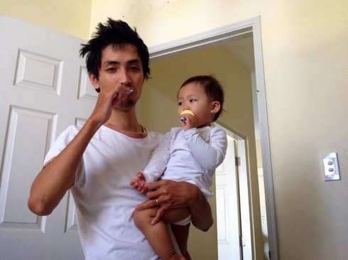 Chùm ảnh: Cảm động hành trình nuôi con của ông bố đơn thân - ảnh 9