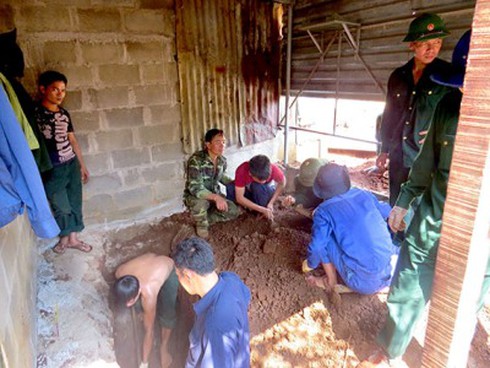 Dỡ nhà tìm hài cốt liệt sĩ - ảnh 1