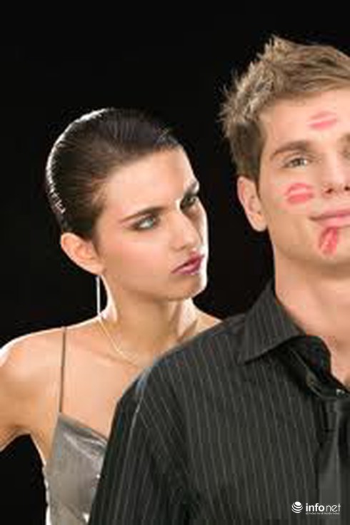 Suy sụp khi thám tử phát hiện ra chồng ngoại tình từ số điện thoại lạ - ảnh 1