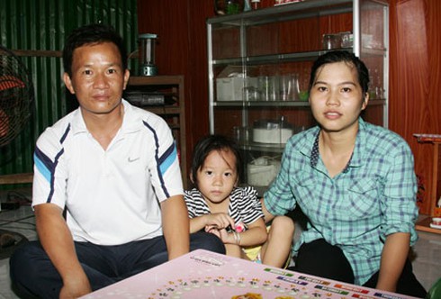 Những người phụ nữ theo chồng ra đảo - ảnh 1