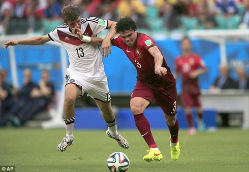 Cận cảnh tình huống nhận thẻ đỏ gây tranh cãi của Pepe - ảnh 1