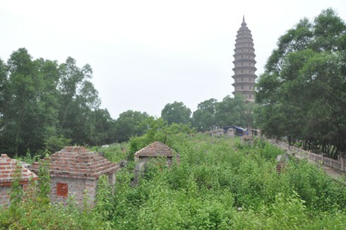 Ngôi mộ lạ trên núi Phật Tích - ảnh 1