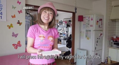Nghệ sỹ bị bắt vì làm thuyền giống hình âm đạo chính mình - ảnh 2