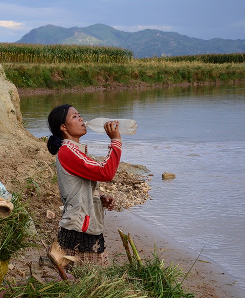 Cuộc sống tuyệt đẹp trên dòng sông Đăk Bla - ảnh 4