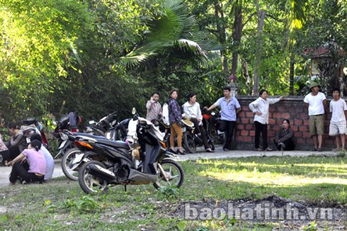 Nữ giáo viên chết bất thường dưới giếng hoang - ảnh 1