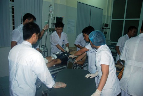Nóng: Xe chở 44 khách từ Sapa rơi xuống vực, nhiều thương vong - ảnh 3