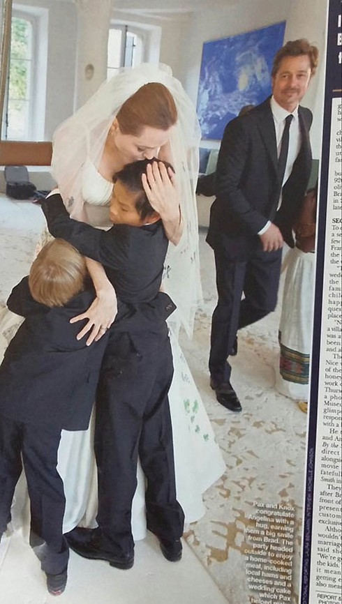 Trọn bộ ảnh cưới đẹp như mơ của Angelina Jolie và Brad Pitt - ảnh 7