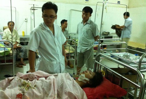 Xích mích, nữ sinh lớp 12 đâm bạn nguy kịch - ảnh 1