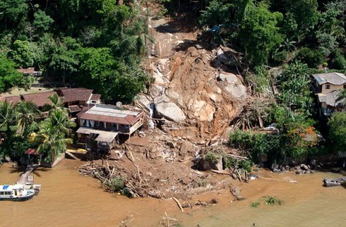 Lở đất Lạng Sơn rạng sáng nay, 7 người chết - ảnh 1