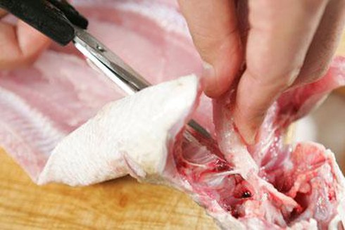 Mẹo vặt rút xương cá nhanh, dễ, không bị sót - ảnh 5