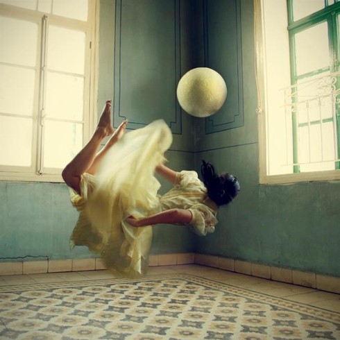 'Cuộc sống hai mặt', bộ ảnh phơi bày bản chất con người - ảnh 13