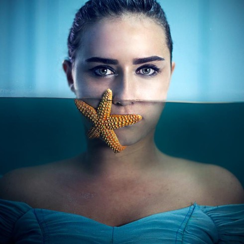 'Cuộc sống hai mặt', bộ ảnh phơi bày bản chất con người - ảnh 4