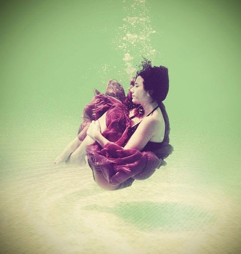 'Cuộc sống hai mặt', bộ ảnh phơi bày bản chất con người - ảnh 7