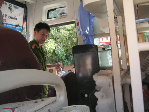 Hộp loa phát nổ trên xe khách được một bé trai không rõ lai lịch gửi - ảnh 1