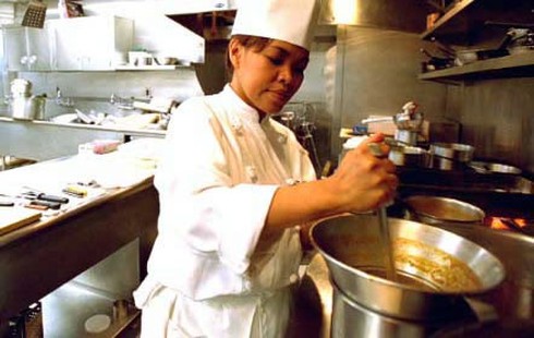 Nữ bếp trưởng nhà Trắng phục vụ bữa ăn cho Tổng thống thế nào - ảnh 1