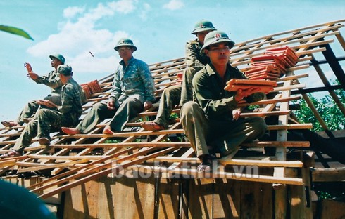 Từ `Bộ tộc lá vàng'' đến thế giới văn minh
