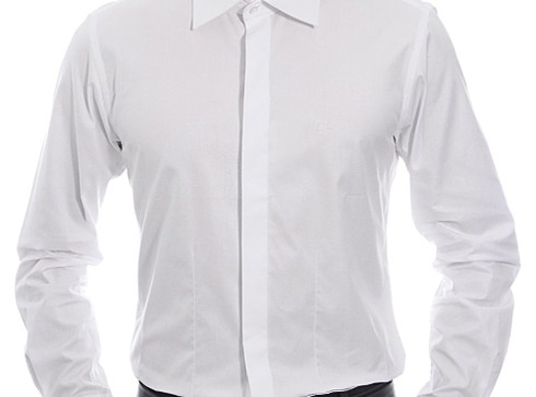 Cách tẩy vết mốc trên áo trắng - ảnh 1