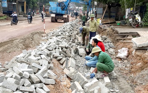 Chất lượng kém, người dân phá dỡ công trình - ảnh 1