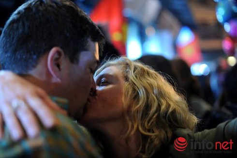 Những khoảnh khắc đón chào năm mới 2015 ấn tượng nhất - ảnh 4