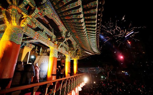 Những khoảnh khắc đón chào năm mới 2015 ấn tượng nhất - ảnh 7