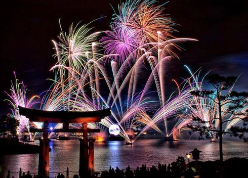 Những khoảnh khắc đón chào năm mới 2015 ấn tượng nhất - ảnh 9