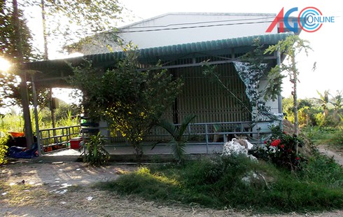 Kinh hoàng phát hiện bao tải đựng xác con trôi trên sông trước cửa nhà - ảnh 4