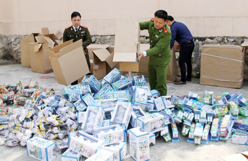 Công an TP Lào Cai bắt vụ nhập lậu đồ chơi trẻ em với số lượng lớn - ảnh 1