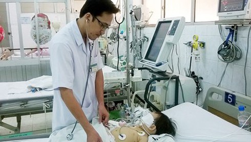 Bé 2 tuổi nguy kịch vì sặc thạch rau câu - ảnh 1