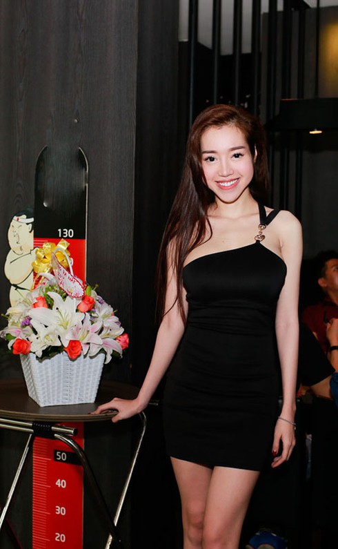 4 bà mẹ giới show biz nổi tiếng lại dáng sau sinh ấn tượng năm 2014 - ảnh 3