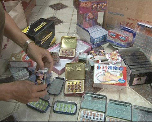 Phát hiện xe chở thuốc kích dục không có chứng từ - ảnh 2