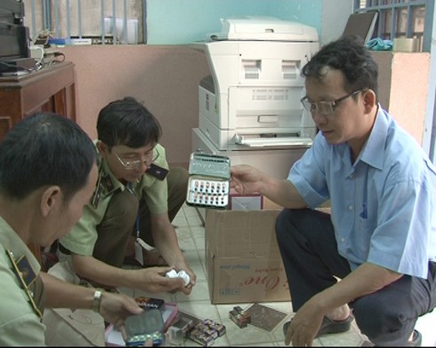 Phát hiện xe chở thuốc kích dục không có chứng từ - ảnh 1