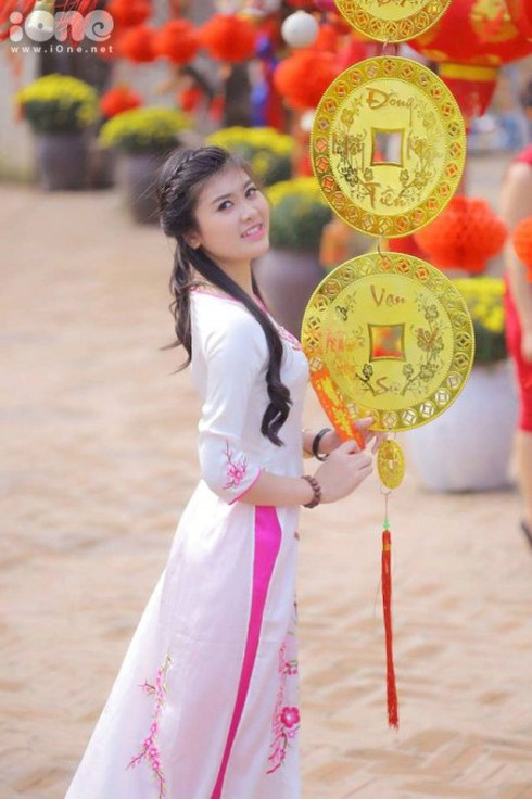 Nữ sinh tài sắc ĐH Luật rạng rỡ đón xuân - ảnh 4