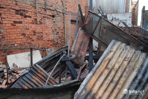 TP.HCM: Nhiều người dân tháo chạy khi căn nhà cấp 4 cháy dữ dội - ảnh 1