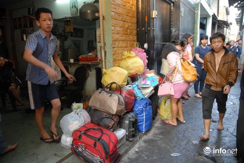 TP.HCM: Nhiều người dân tháo chạy khi căn nhà cấp 4 cháy dữ dội - ảnh 2
