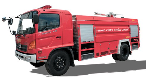 Lật xe chữa cháy, 7 chiến sĩ cảnh sát bị thương - ảnh 1