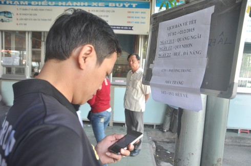 TP.HCM: Hàng trăm người dân “phát khóc” khi không mua được vé về quê ăn Tết - ảnh 11